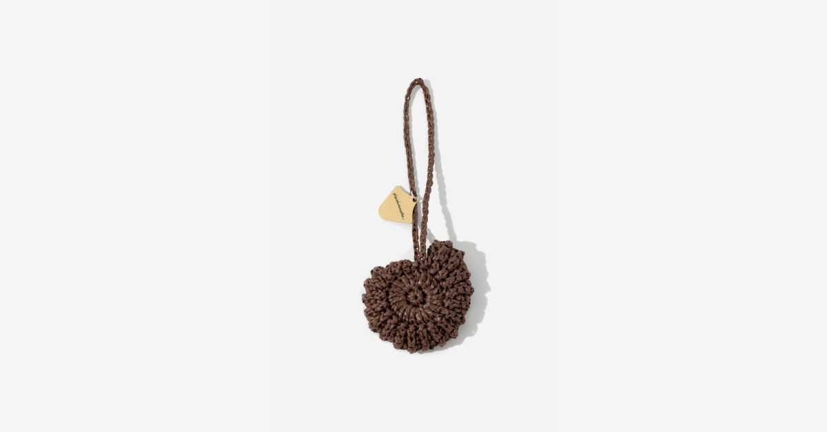 raffia-shell-keychain-brown-x-0-2